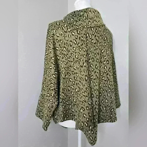 Animal Print Asemetrical Poncho - Picture 10 of 12